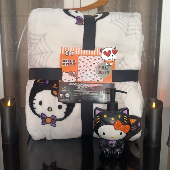 NWT Halloween 2024 Hello Kitty Queen blanket and matching pump dispenser - Picture 1 of 4